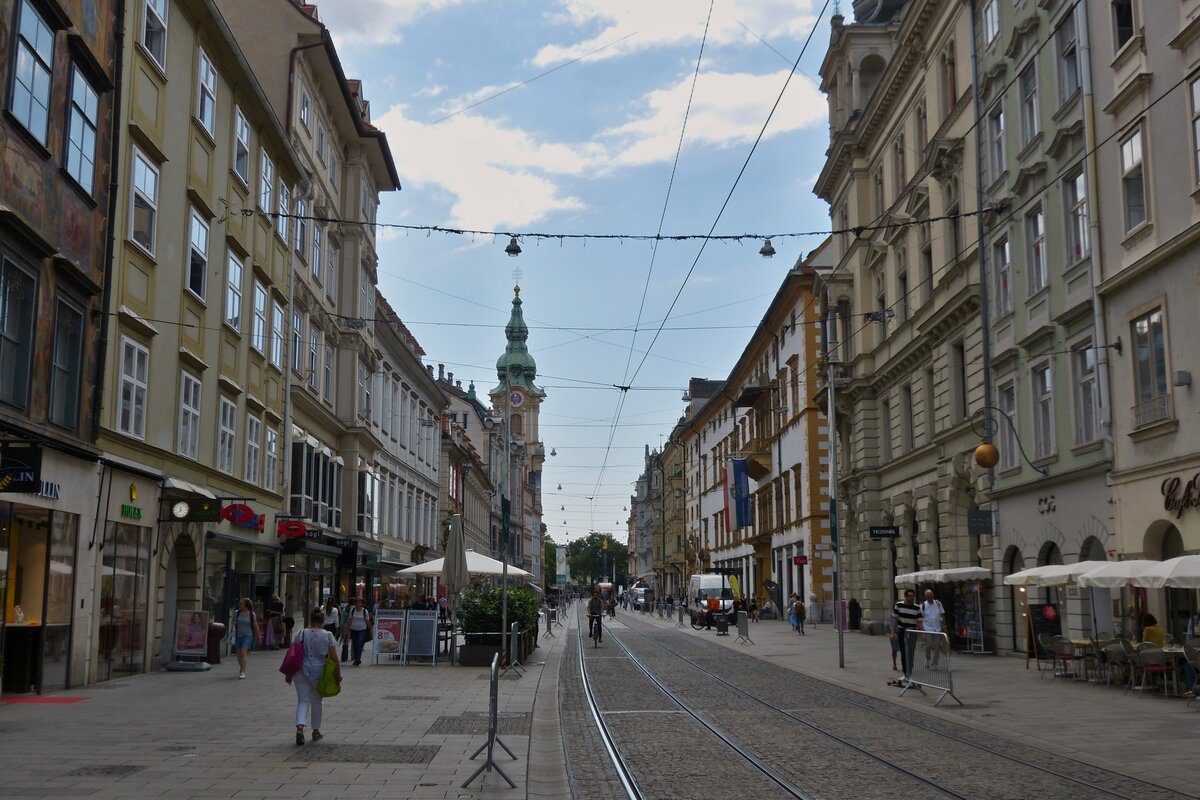 Blick vom Hauptplatz in die Herrengasse von Graz. 02.06.2023
