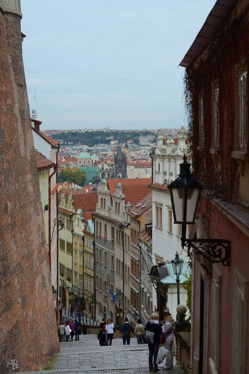 Blick vom Hradschin herab auf die Gassen in Prag. (September 2012)