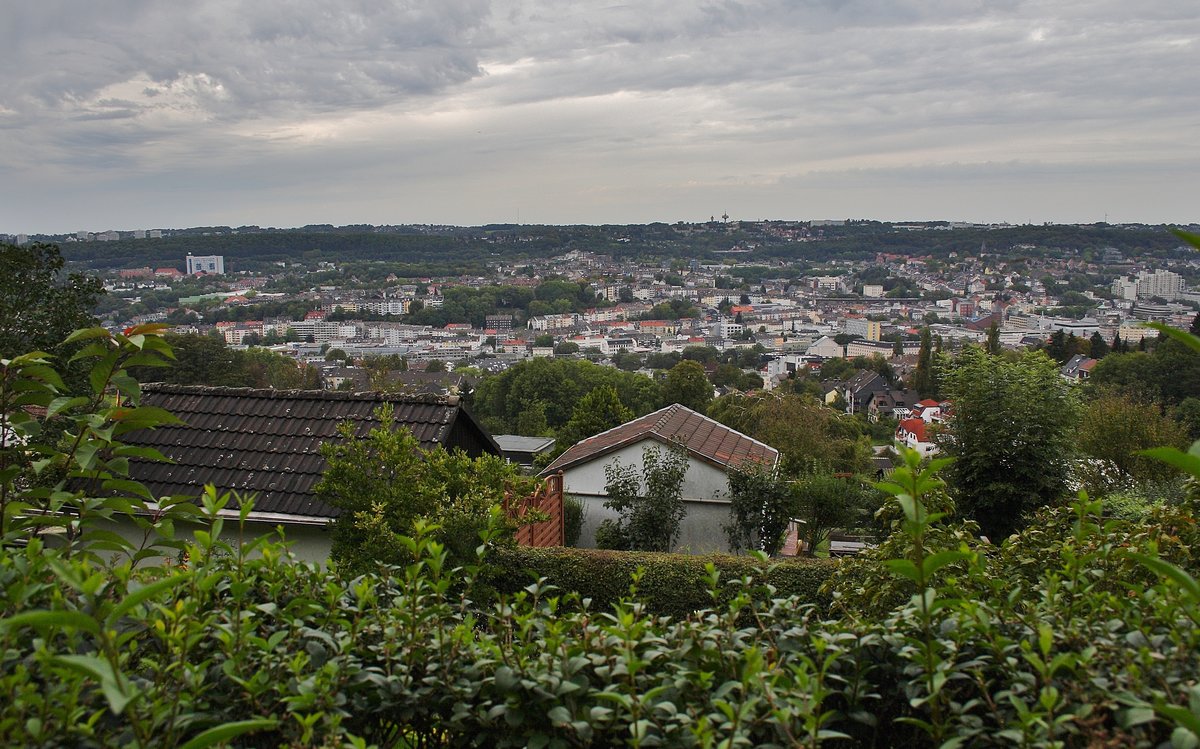 Blick von der Klein-Garten-Anlage  Im Springen  auf die laut Bundesamt fr Statistik!!! grnste Grostadt Deutschlands Wuppertal. Hier auf den Stadtteil Barmen. 16.09.2011