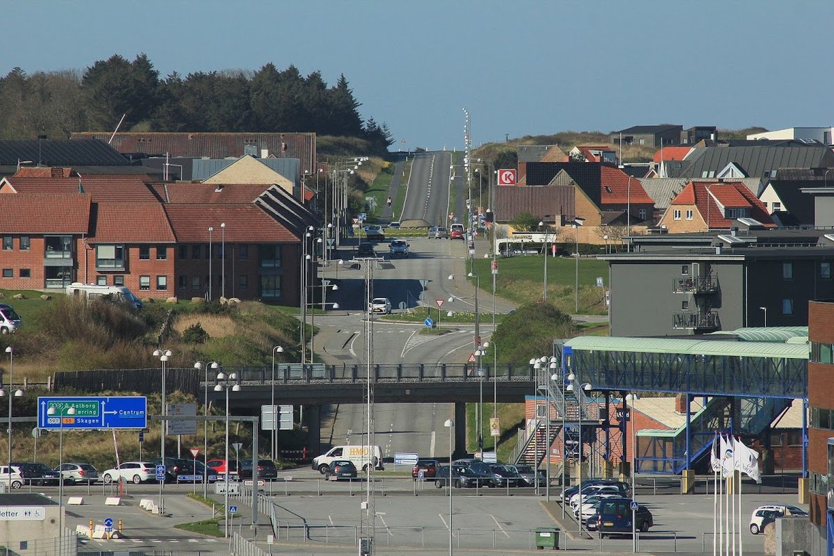 Blick von der MS STAVANGERFJORD auf das Zentrum der Stadt Hirtshals.
Von Schiff / von den Fhren  aus hat man einen Traumhaften Blick auf den Hafen als auch auf die Stadt Hirtshals.
Aufnahmedatum 2.Mai.2018
