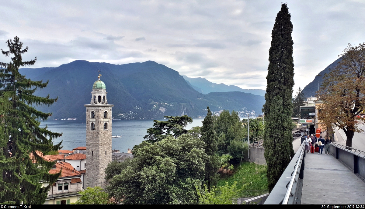 Blick nahe des Bahnhofs Lugano (CH) Richtung Luganersee mit dem Turm der Kathedrale San Lorenzo.
(Smartphone-Aufnahme)
[20.9.2019 | 14:34 Uhr]