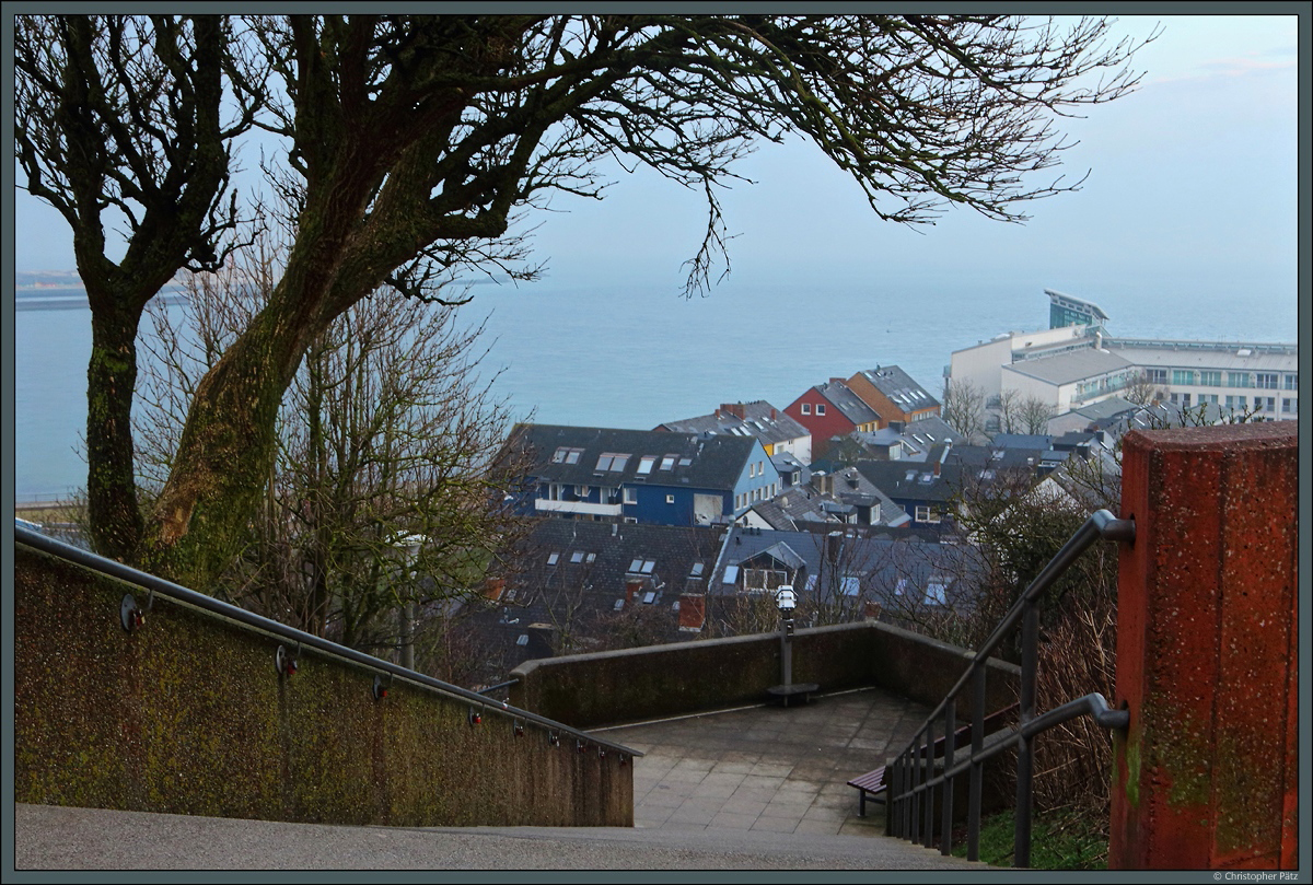 Blick vom Ober- auf das Unterland von Helgoland. (14.04.2018)