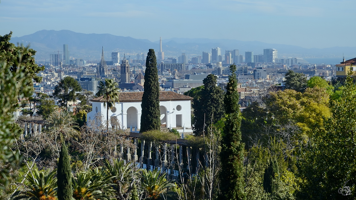 Blick vom Park  Jardins de Laribal  auf Barcelona. (Februar 2013)