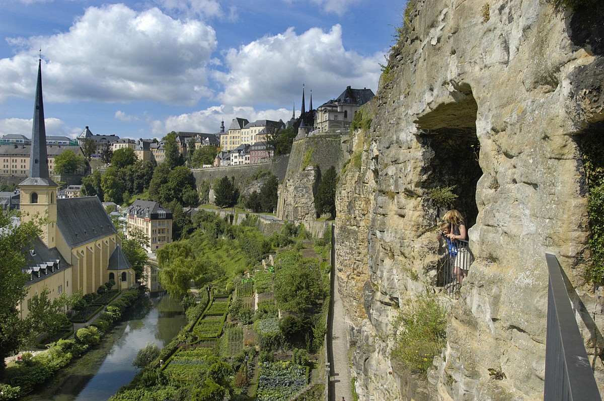 Blick von Rocher du Bock auf die Alzette in Luxemburg Stadt. Aufnahme: August 2007.