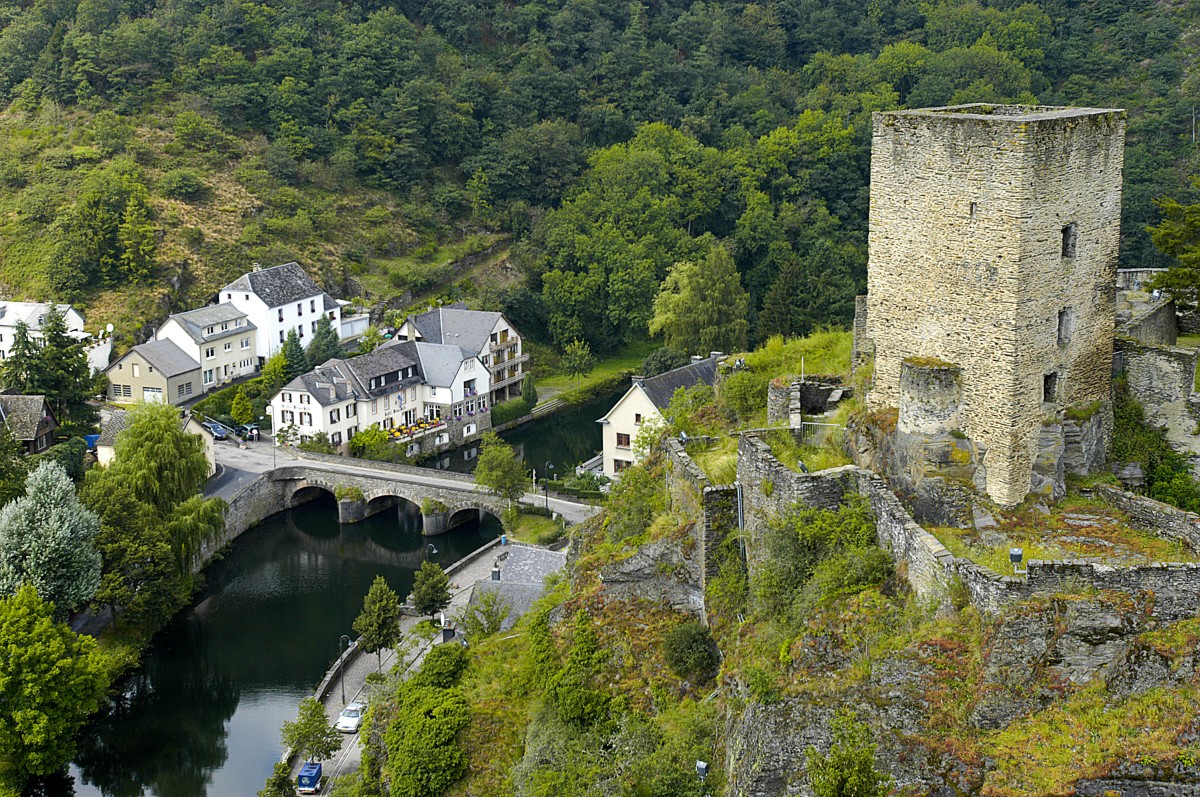 Blick vom Schloss ber Esch-sur-Sre. Aufnahme: August 2007.