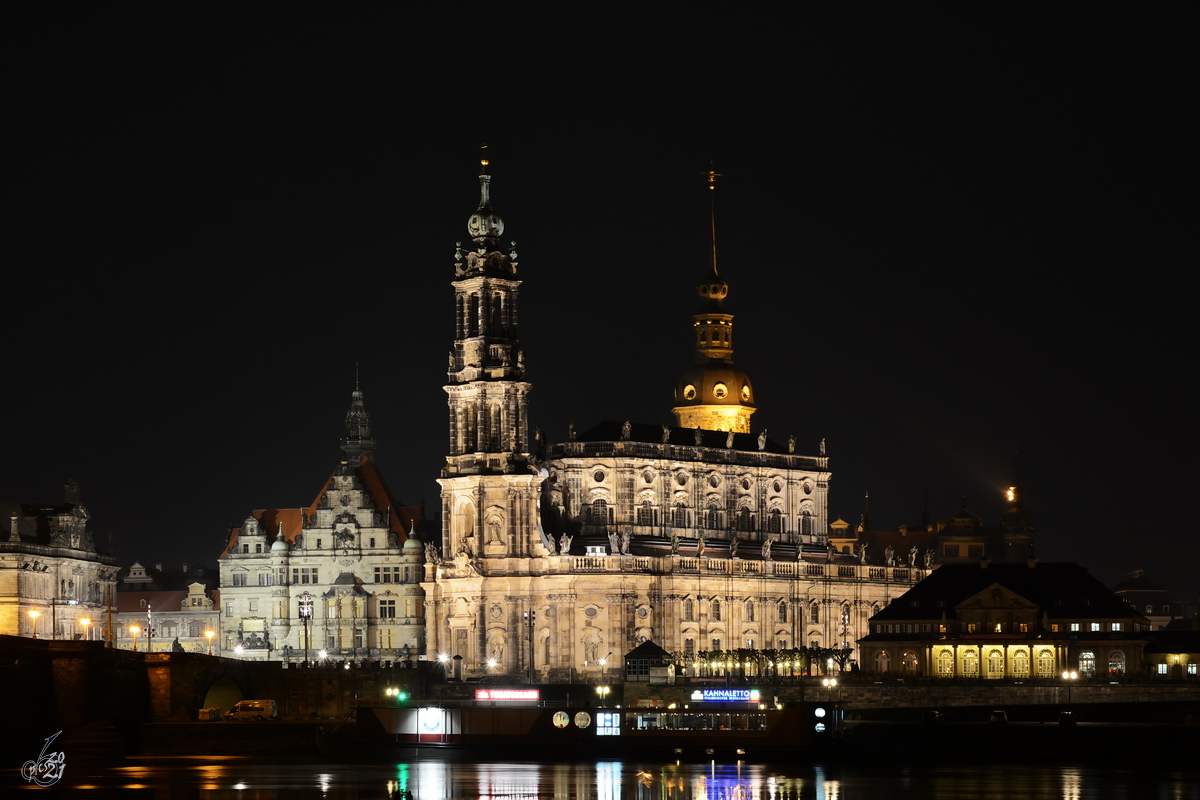 Blick ber die Elbe auf die historische Altstadt von Dresden. (April 2014)