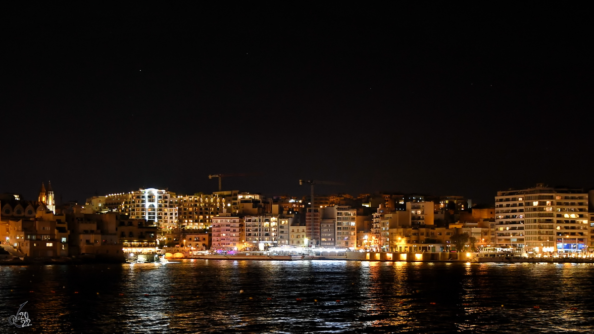 Blick ber das Gewsser auf die maltesische Stadt St. Julian´s. (Oktober 2017)