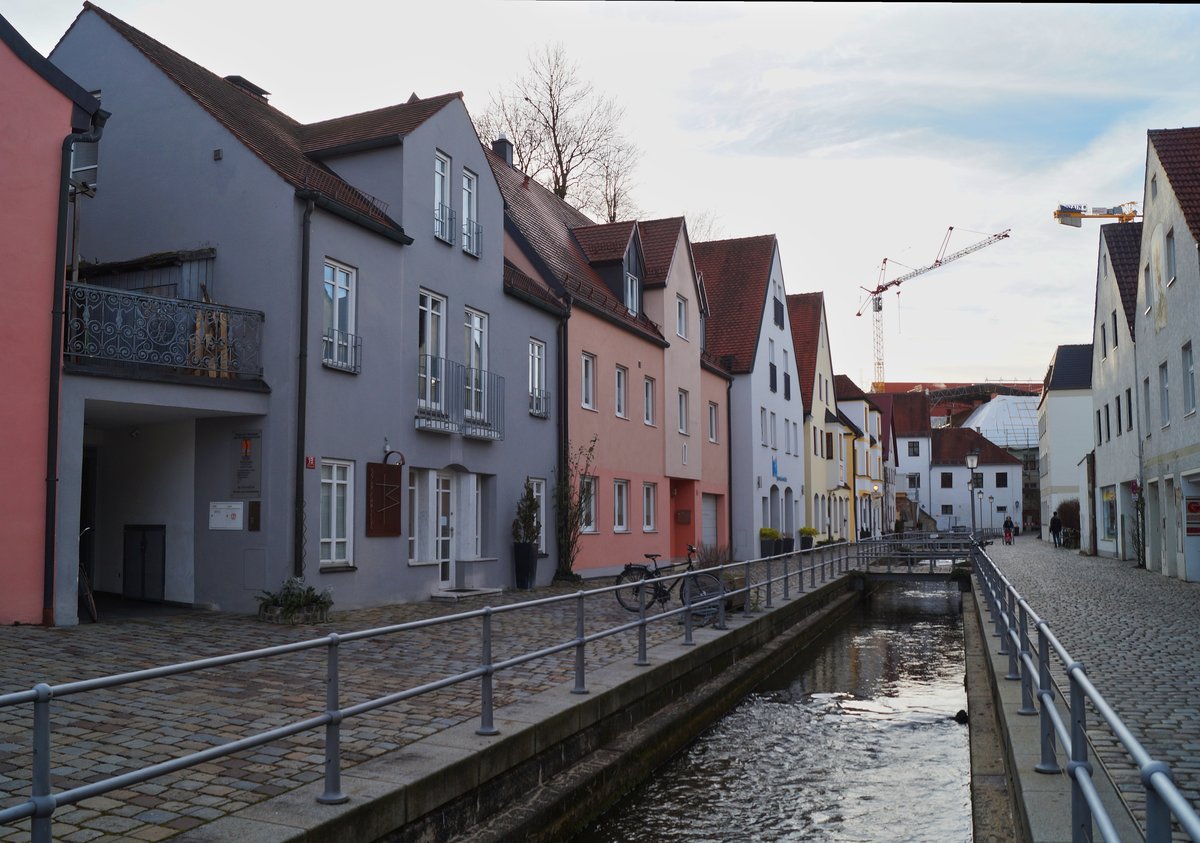 Blick ber die idyllische Herrenmoosach in die Fischergasse von Freising, 20.02.2020.