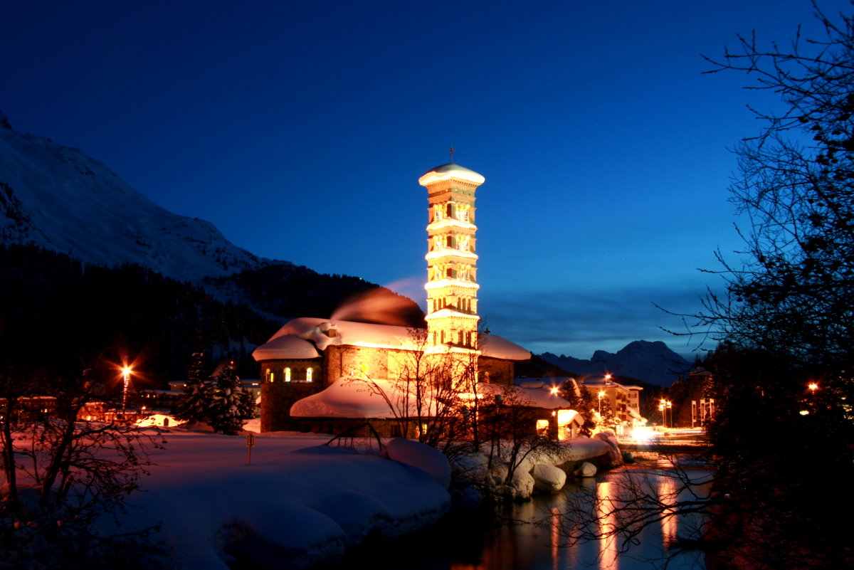 Blick ber den Inn zur Kirche St. Karl in St. Moritz; 22.02.2014
