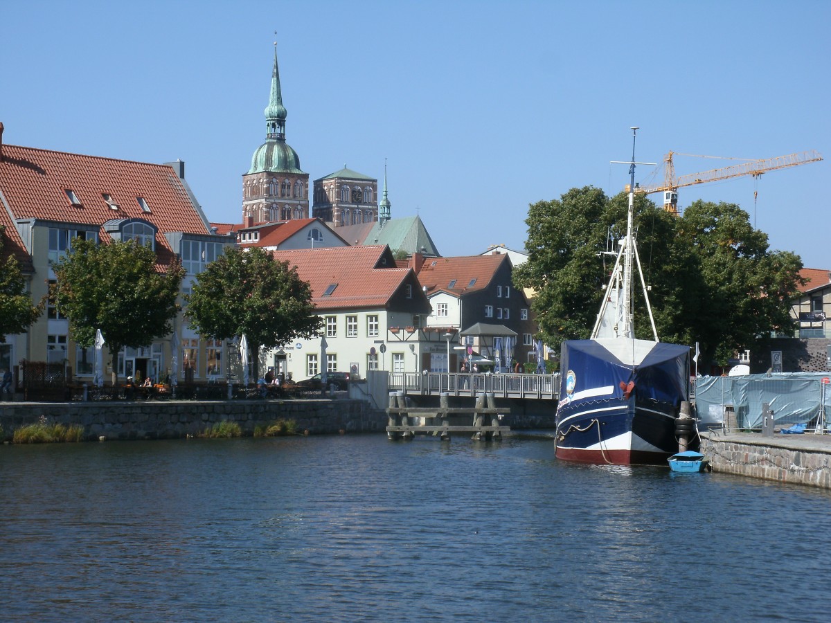 Blick ber den Langenkanal zur St.Nikolaikirche in Stralsund am 06.September 2013.