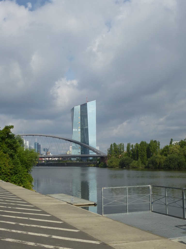 Blick ber den Main nach Frankfurt, 20.06.2014.