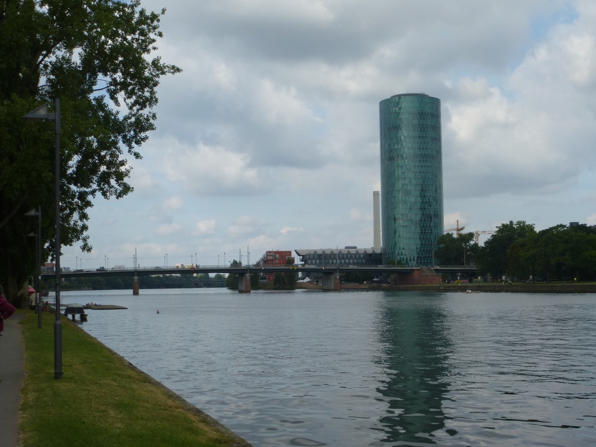 Blick ber den Main nach Frankfurt, 20.06.2014.