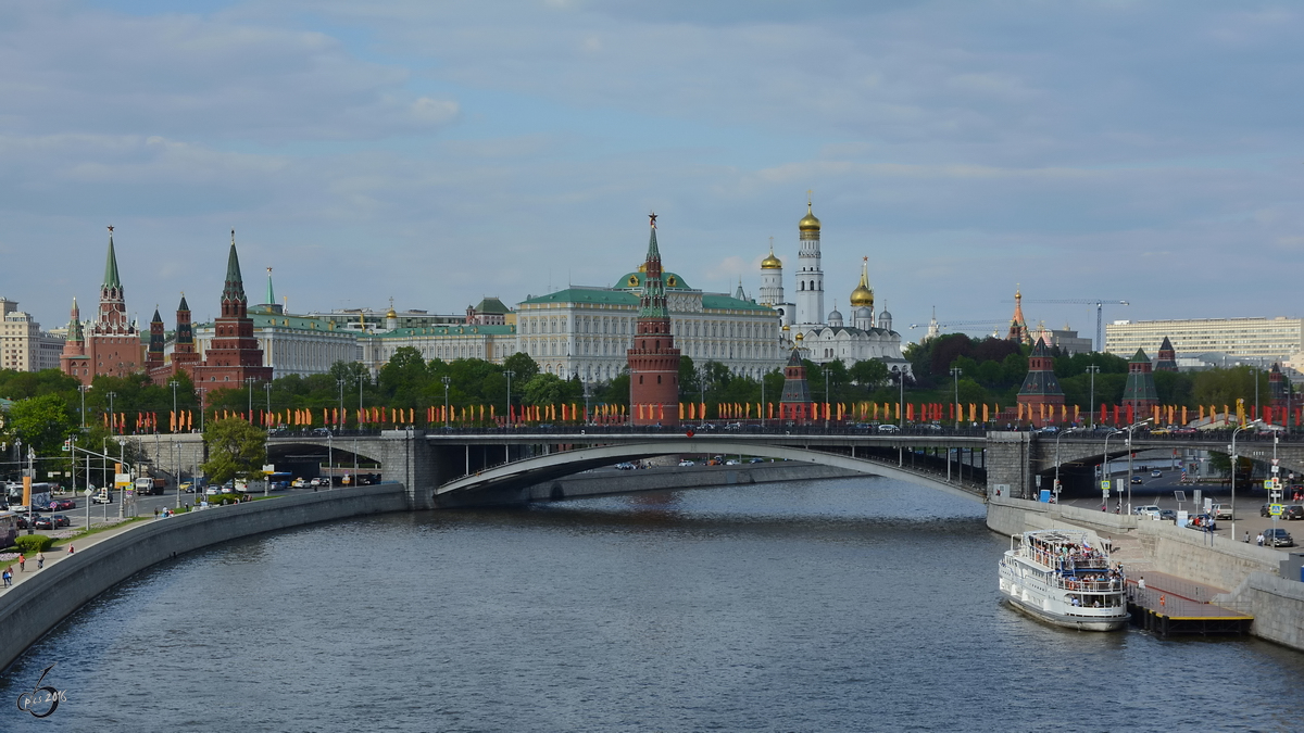 Blick über die Moskwa auf den Moskauer Kreml. (Mai 2016)