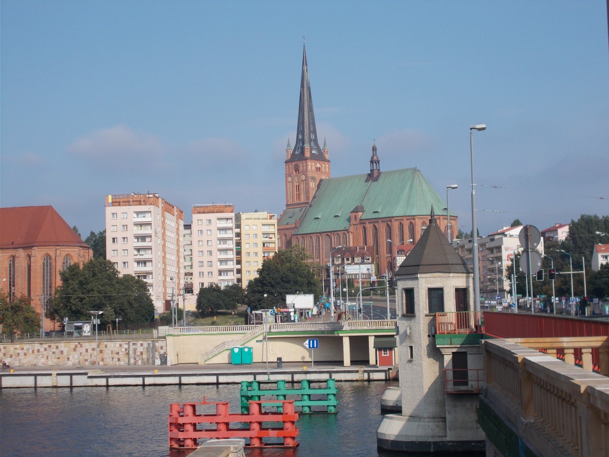 Blick ber die Oder auf die Stadtkulisse von Szczecin am 16.August 2015.