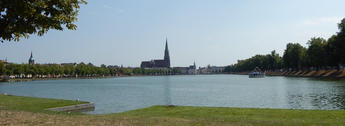 Blick über den Pfaffenteich in Schwerin am 09.08.2018