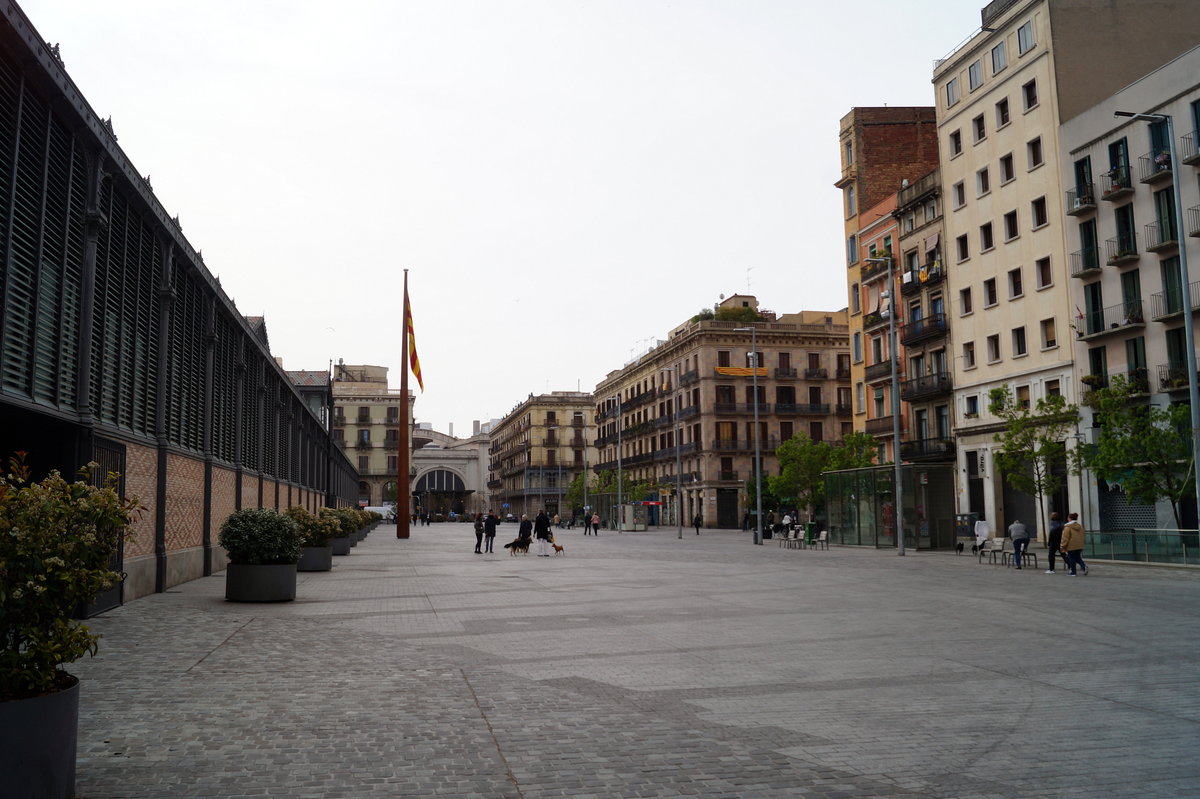 Blick ber die Plaa Comercial mit dem angrenzenden Kulturzentrum El Born (linker Rand) in Barcelona, 19.04.2019.