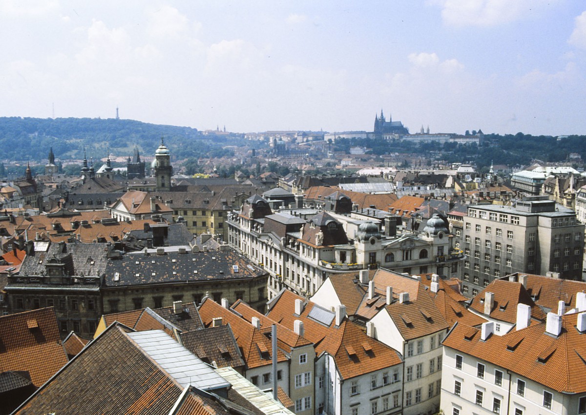 Blick ber Prag von Radničn vě. Aufnahme: Juli 1990 (digitalisiertes Negativfoto).
