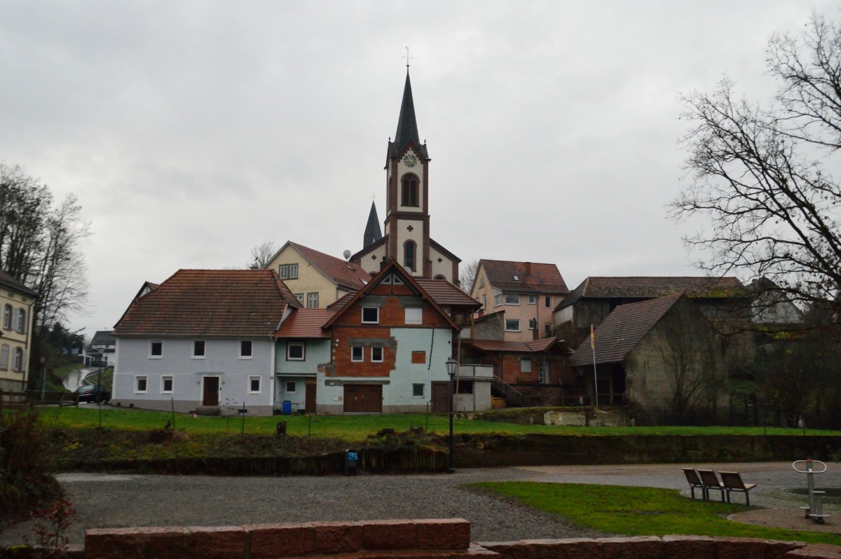Blick ber den Seebach auf die Kirche St. Afra in Neckargerach.23.12.2013