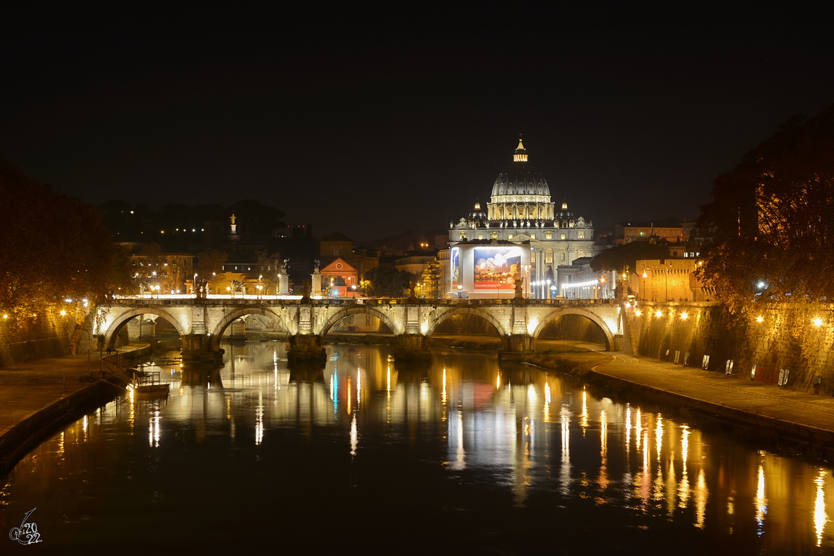 Blick ber den Tiber auf die von 1886 bis 1913 erbaute Brcke Vittorio Emanuele II. (Rom, Dezember 2015)