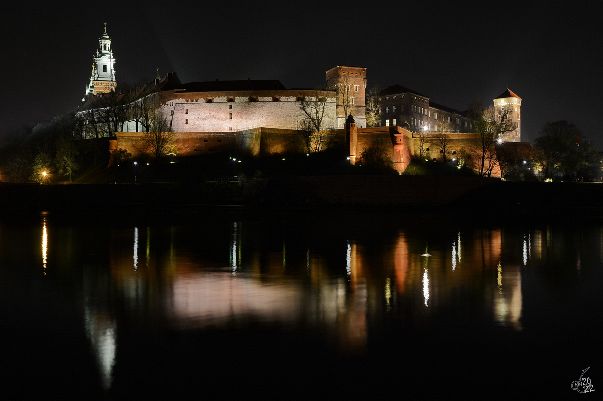Blick ber die Weichsel auf den Wawelhgel mit seiner imposanten Burganlage. (Krakau, Mrz 2014)