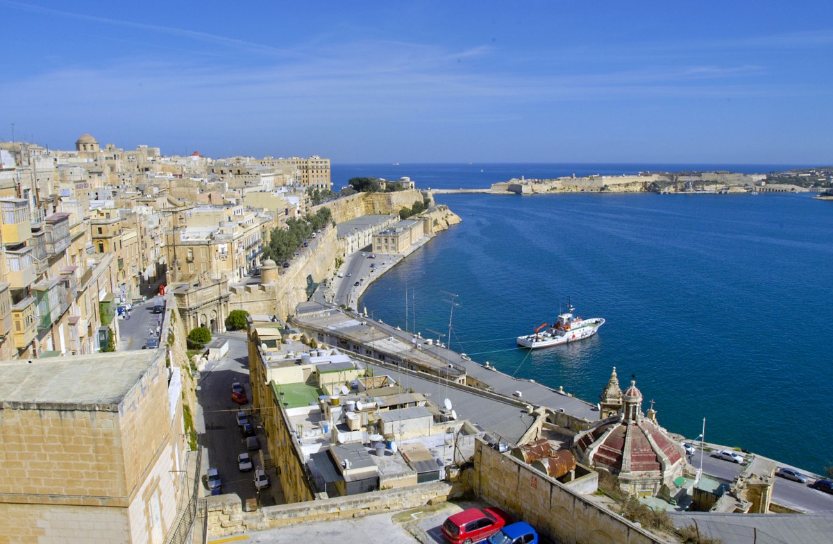 Blick von den Upper Barracca Gardens auf Valletta, die Festungsanlagen und Grand Harbour. Aufnahme: Oktober 2006.