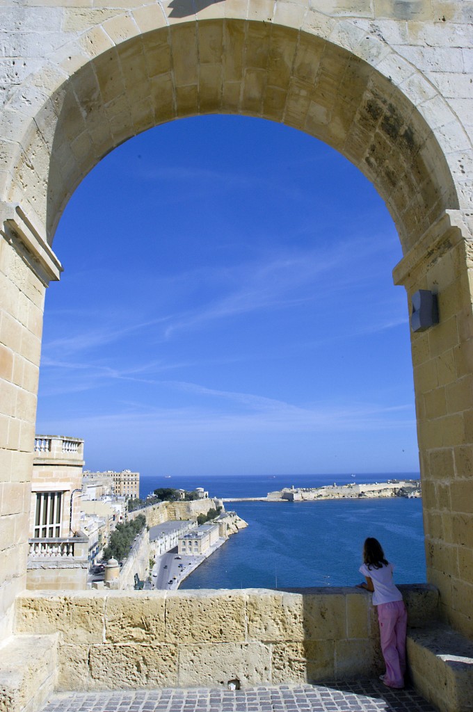 Blick von den Upper Barracca Gardens auf Valletta und die Festungsanlagen. Aufnahme: Oktober 2006.