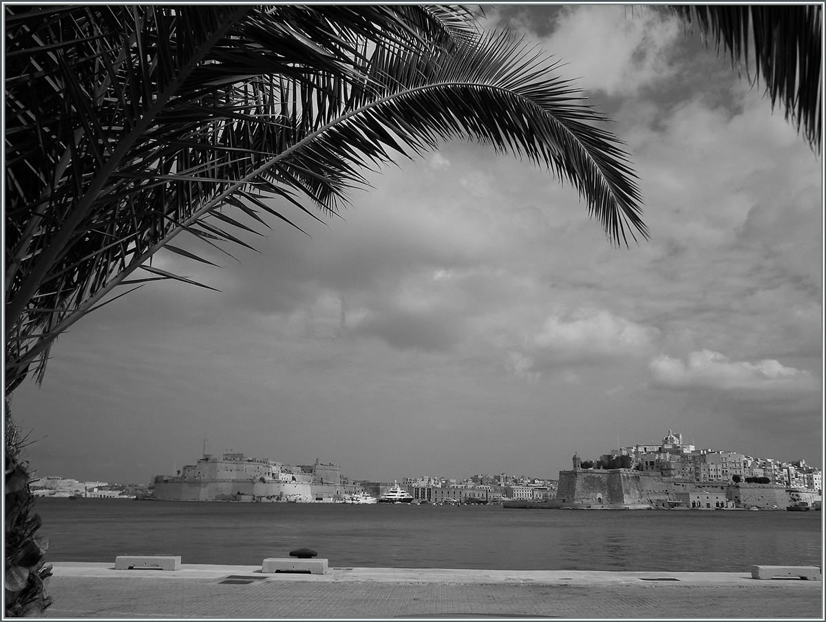 Blick von Valletta ber den  Grand Harbour  nach den  Drei Stdten  Senglea, Vittoriosa und Cospicua.
28. Sept. 2013