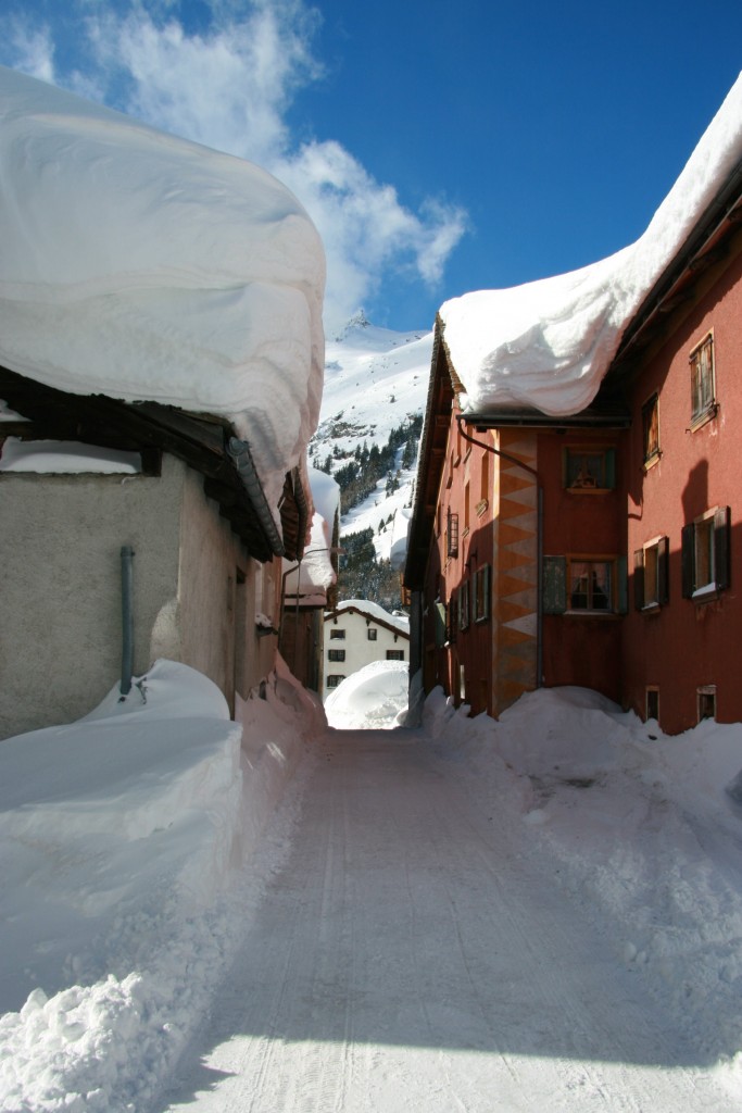 Blick in die verschneiten Gassen von Hinterrhein; 09.02.2014