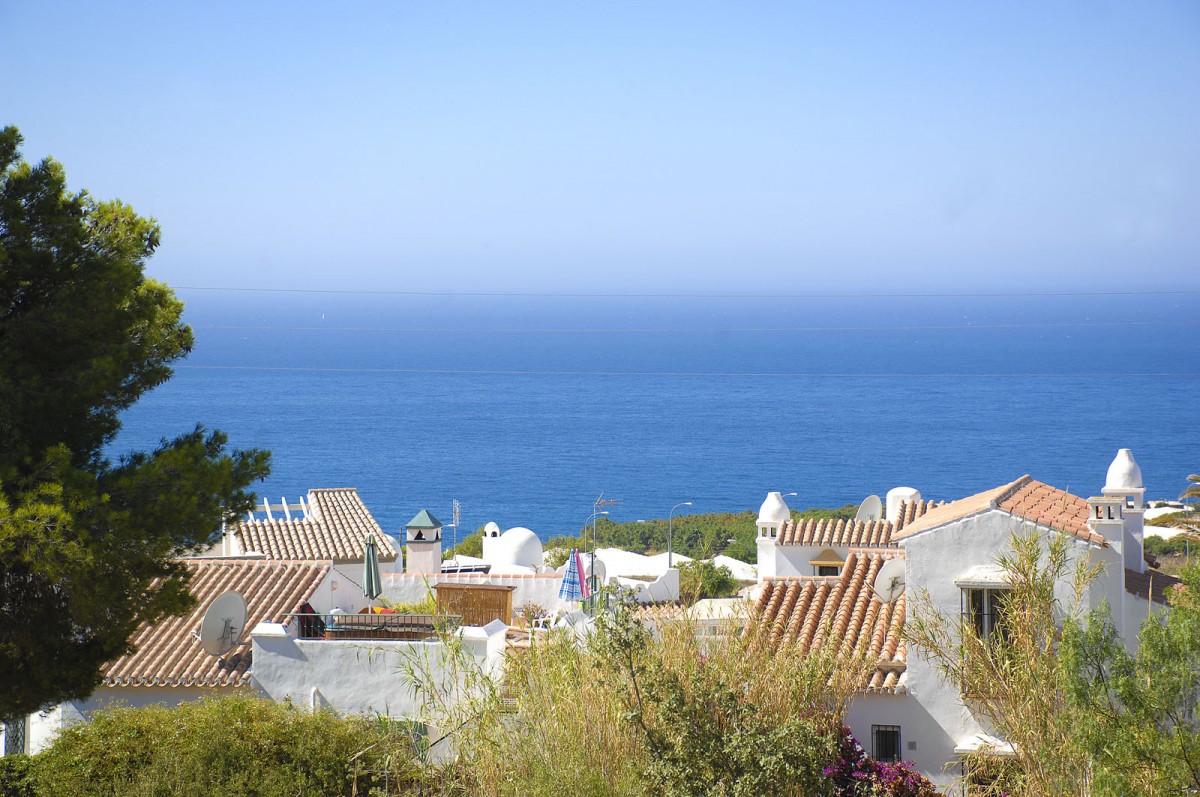 Blick vom Via Romana in Nerja an der spanischen Sonnenkste. Aufnahme: Juli 2014.