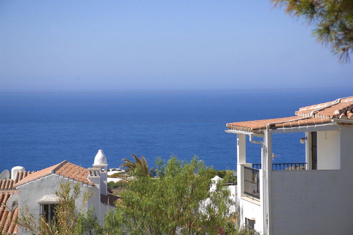 Blick vom Via Romana in Nerja an der spanischen Sonnenkste. Aufnahme: Juli 2014.