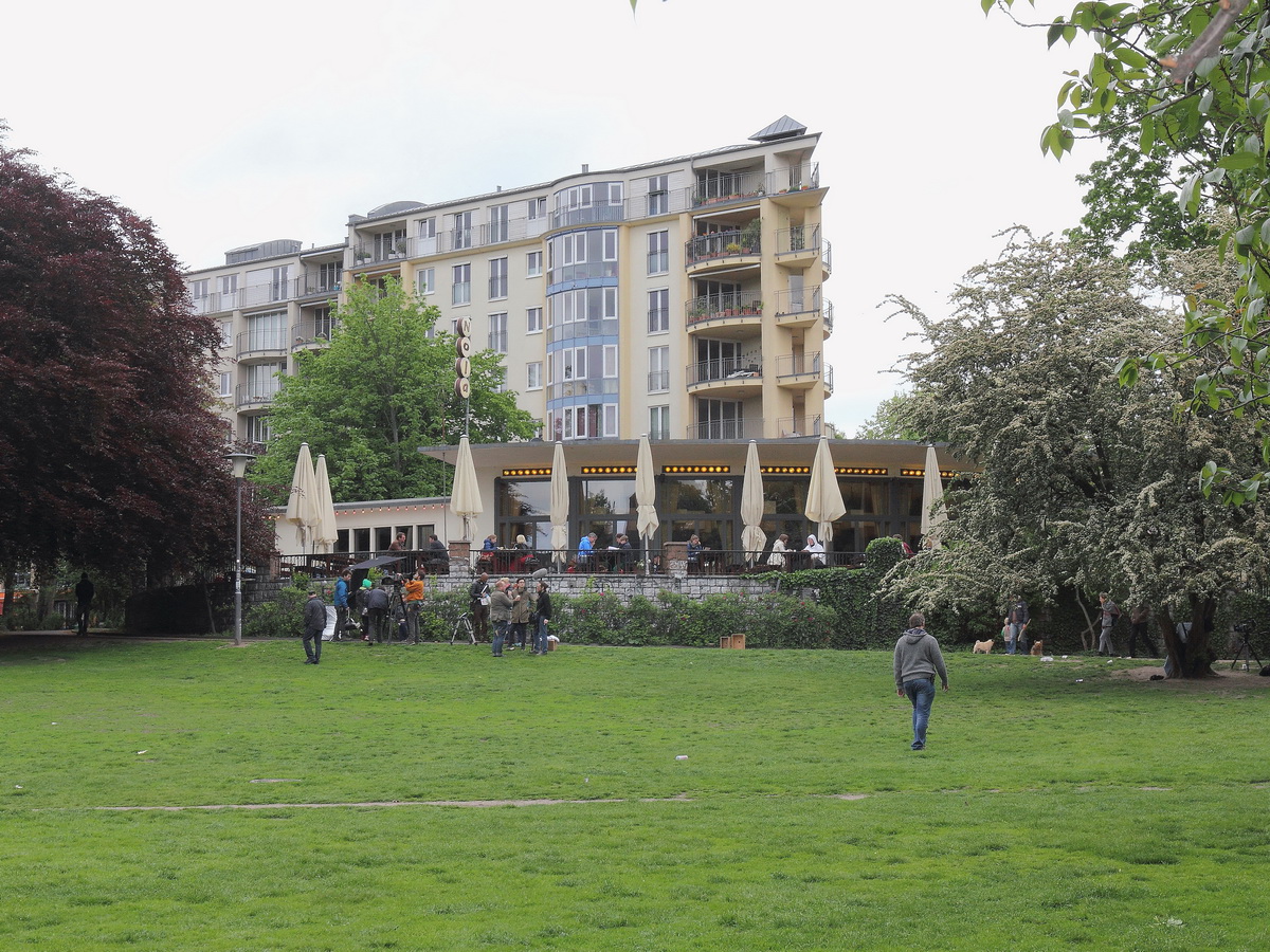 Blick in den Volkspark am Weinbergsweg in Berlin Mitte an der Veteranenstrasse am 14. Mai 2015. Hier wurde zu Beginn des 18. Jahrhunderts Wein angebaut. Das Klima in Berlin sorgte bei diesem Vorhaben fr ein baldiges Ende. 