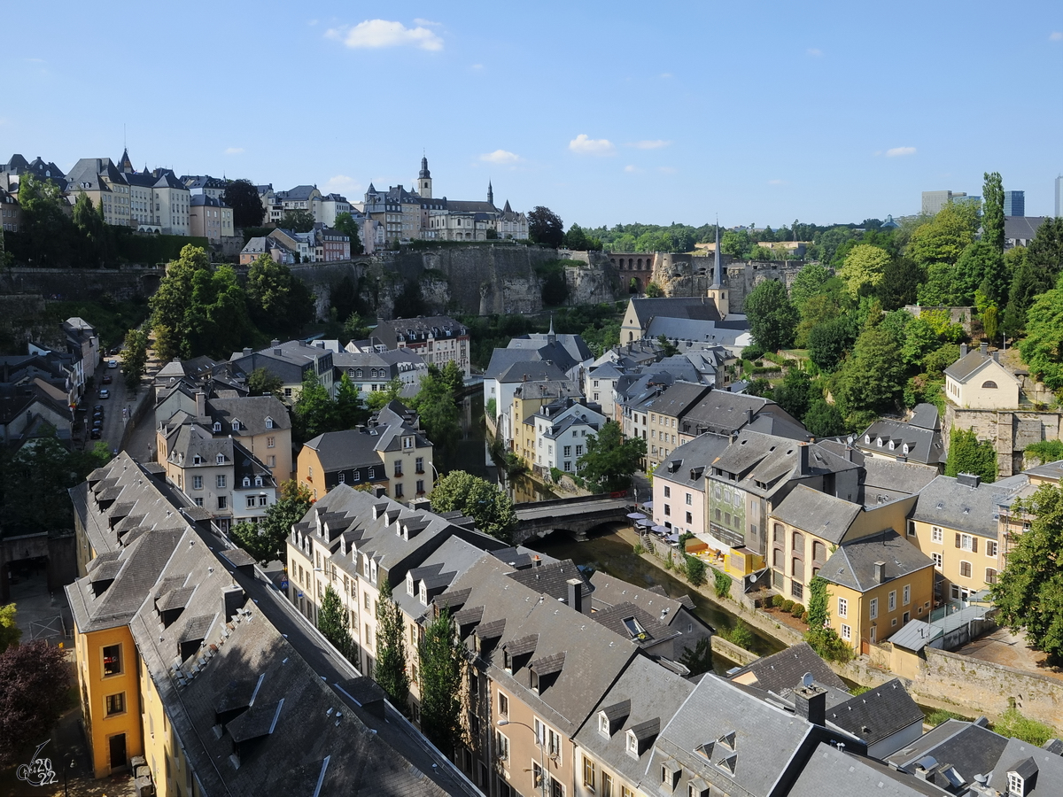 Blick  von Oben  auf die Unterstadt von Luxemburg. (Juli 2013)