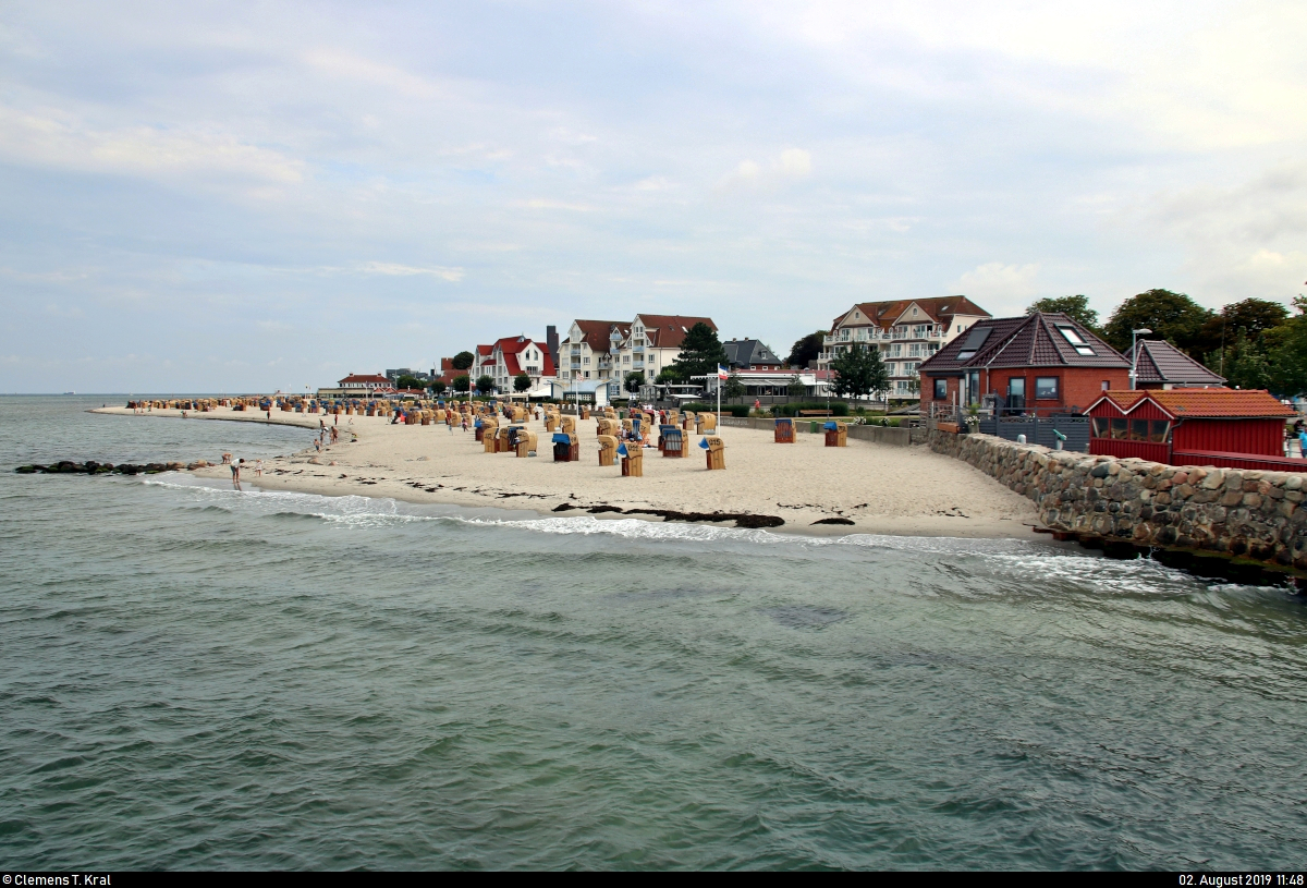 Blick whrend einer Hafenrundfahrt auf den Strand des Ostseebads Laboe (Kreis Pln).
[2.8.2019 | 11:48 Uhr]