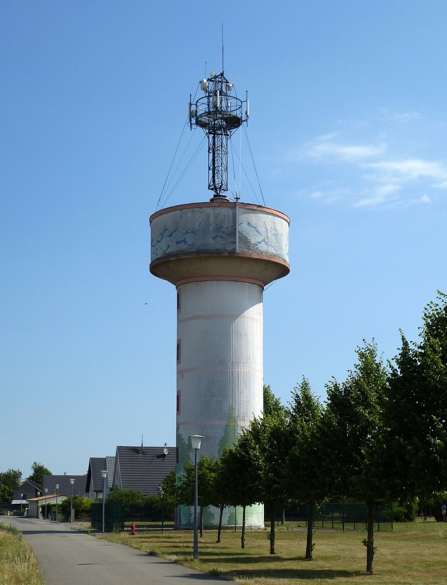 Blodelsheim im Oberelsa, der Wasserturm mit Sendeanlage, Juni 2017