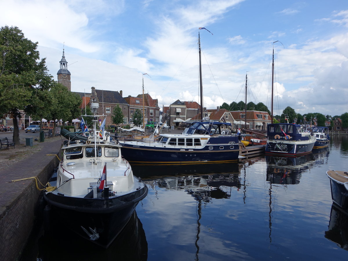 Blokzijl, Huser entland der Hafenmulde de Kolk, erbaut im 17. Jahrhundert (24.07.2017)