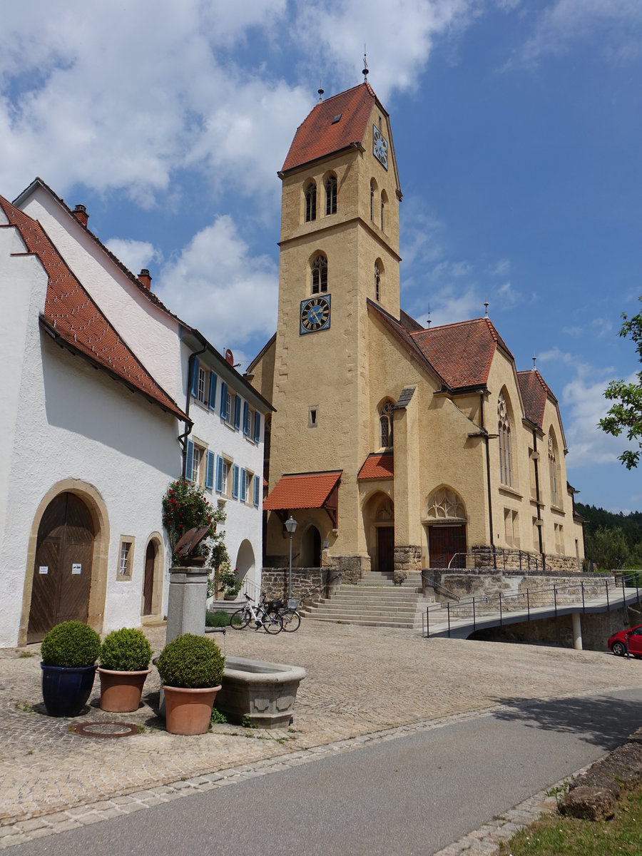 Blumenfeld, Pfarrkirche St. Michael, neugotisch erbaut von 1907 bis 1908 durch den Architekten Raimund Jeblinger (25.05.2017)