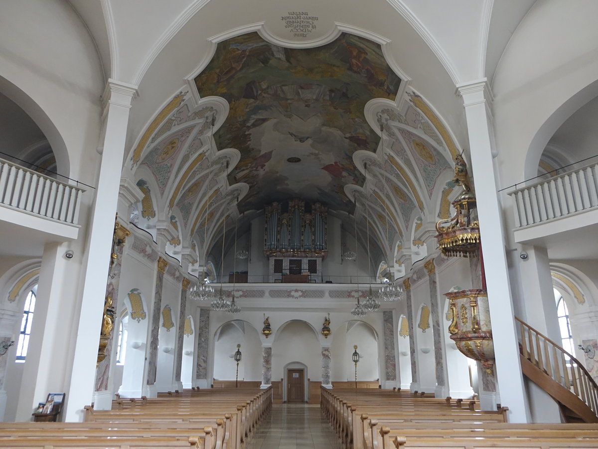 Bodenmais, Orgelempore und Deckengemlde in der Pfarrkirche Maria Himmelfahrt (05.11.2017)