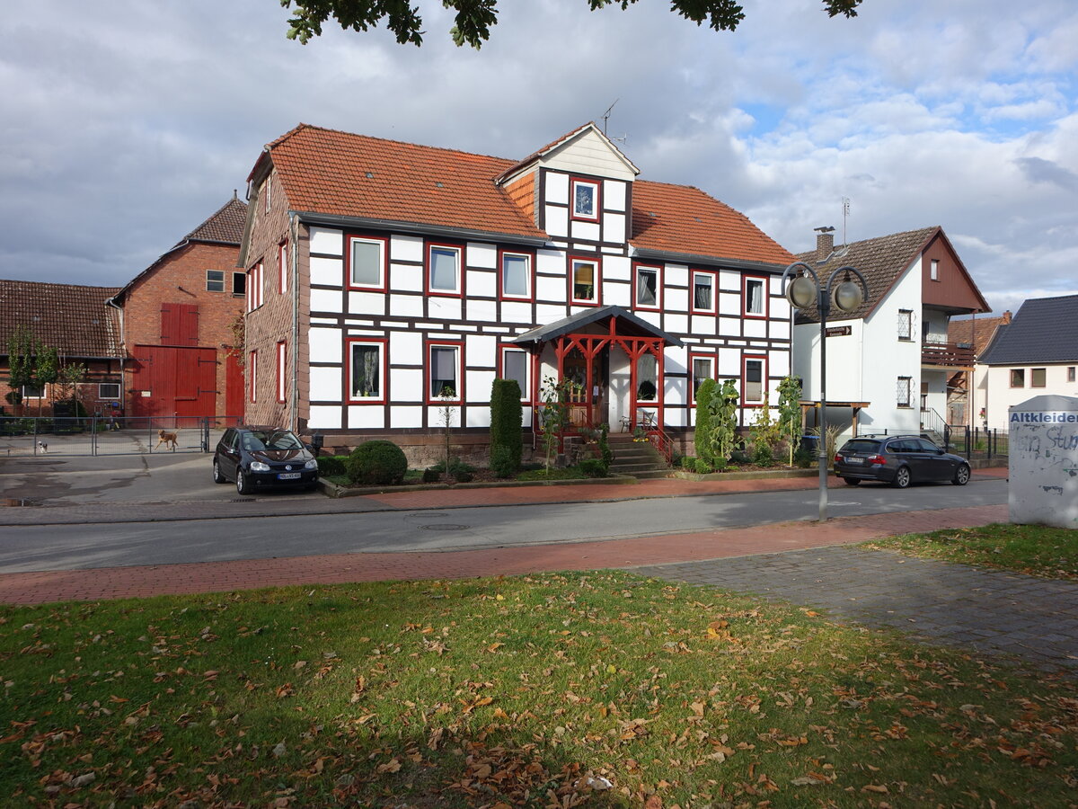 Bodenwerder, Fachwerkhaus am Kirchplatz (06.10.2021)