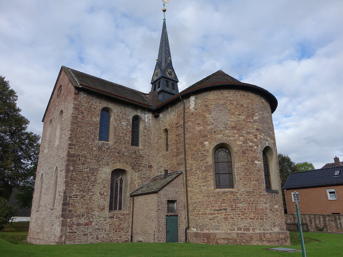 Bodenwerder, Klosterkirche St. Marien im Ortsteil Kemnade, erbaut im 11. Jahrhundert (06.10.2021)