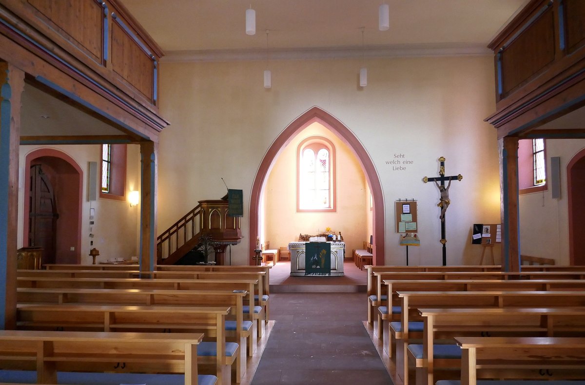 Bodersweier, Blick zum Altar in der evangelischen Kirche, Aug.2020