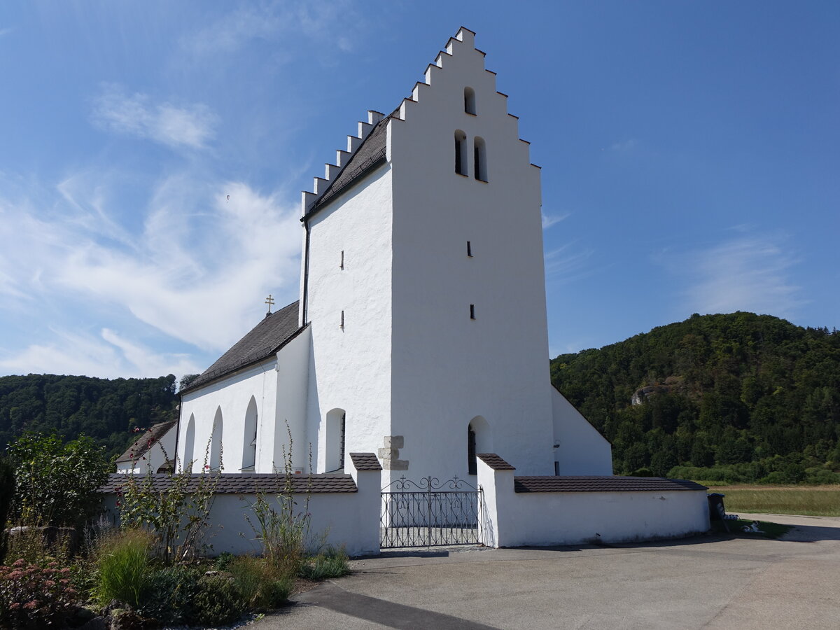 Bhming, Pfarrkirche St. Johannes der Tufer, erbaut im 15. Jahrhundert, Langhaus neugotisch erneuert im 19. Jahrhundert (23.08.2015)