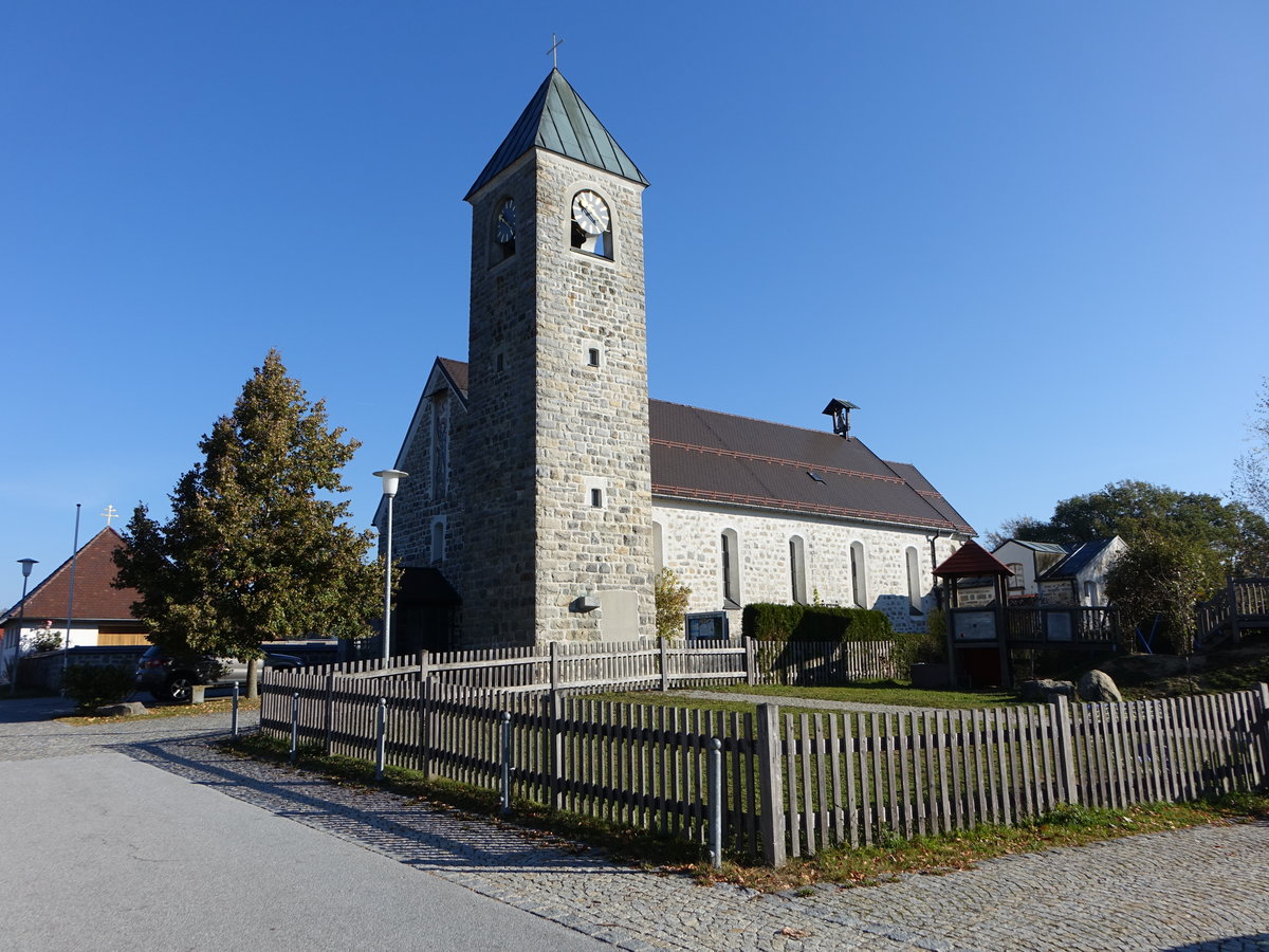 Bhmzwiesel, kath. Pfarrkirche St. Konrad, erbaut von 1934 bis 1935 durch den Architekten Anton Recknagel (22.10.2018)