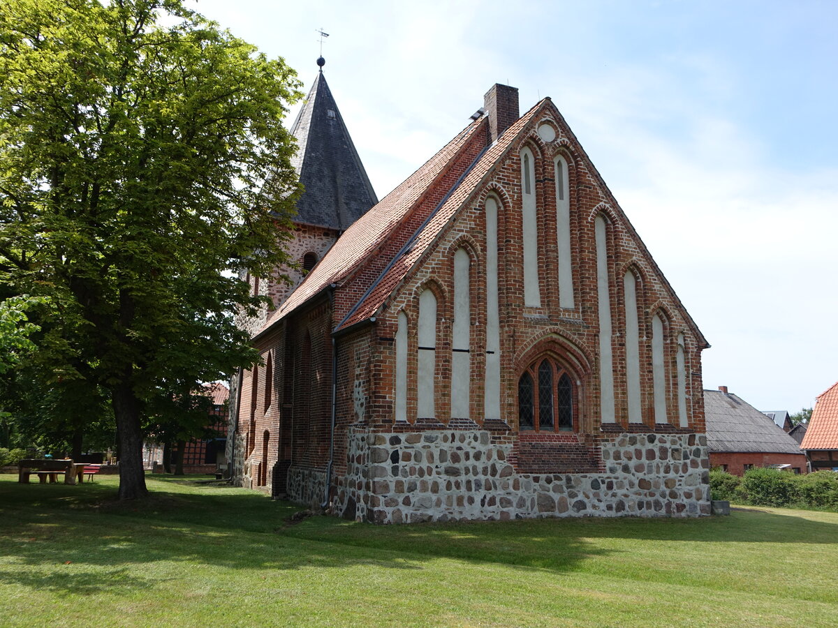 B�sel, evangelische St. Georg Kirche, erbaut um 1400 (20.06.2026)