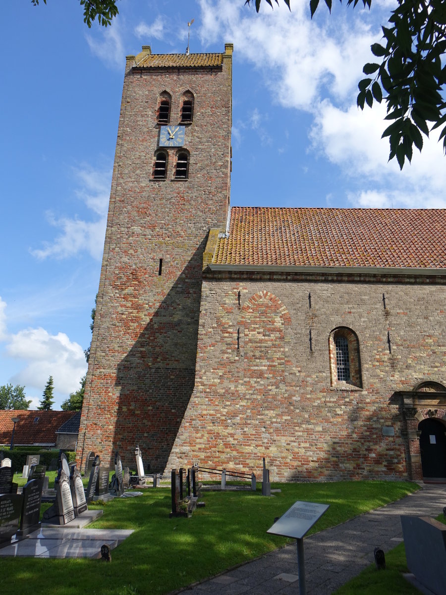 Boksum, niederl. Ref. Kirche, Kirchenschiff aus dem 12. Jahrhundert, Chor 13. Jahrhundert, Kirchturm von 1843 (26.07.2017)