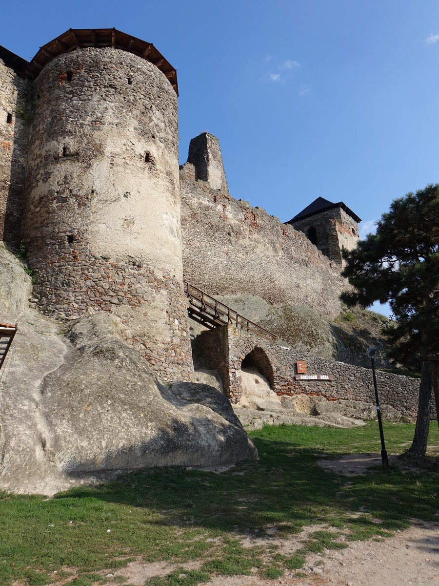 Boldogkővralja, Burg Boldogko, erbaut ab 1282 durch das Adelsgeschlecht Tomaj (06.09.2018)