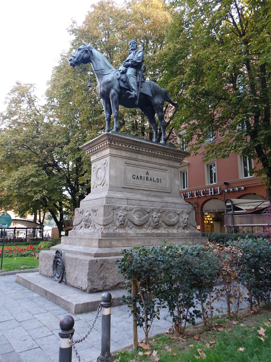 Bologna, Denkmal fr A. Garibaldi in der Via dell Indipendenza (31.10.2017) 