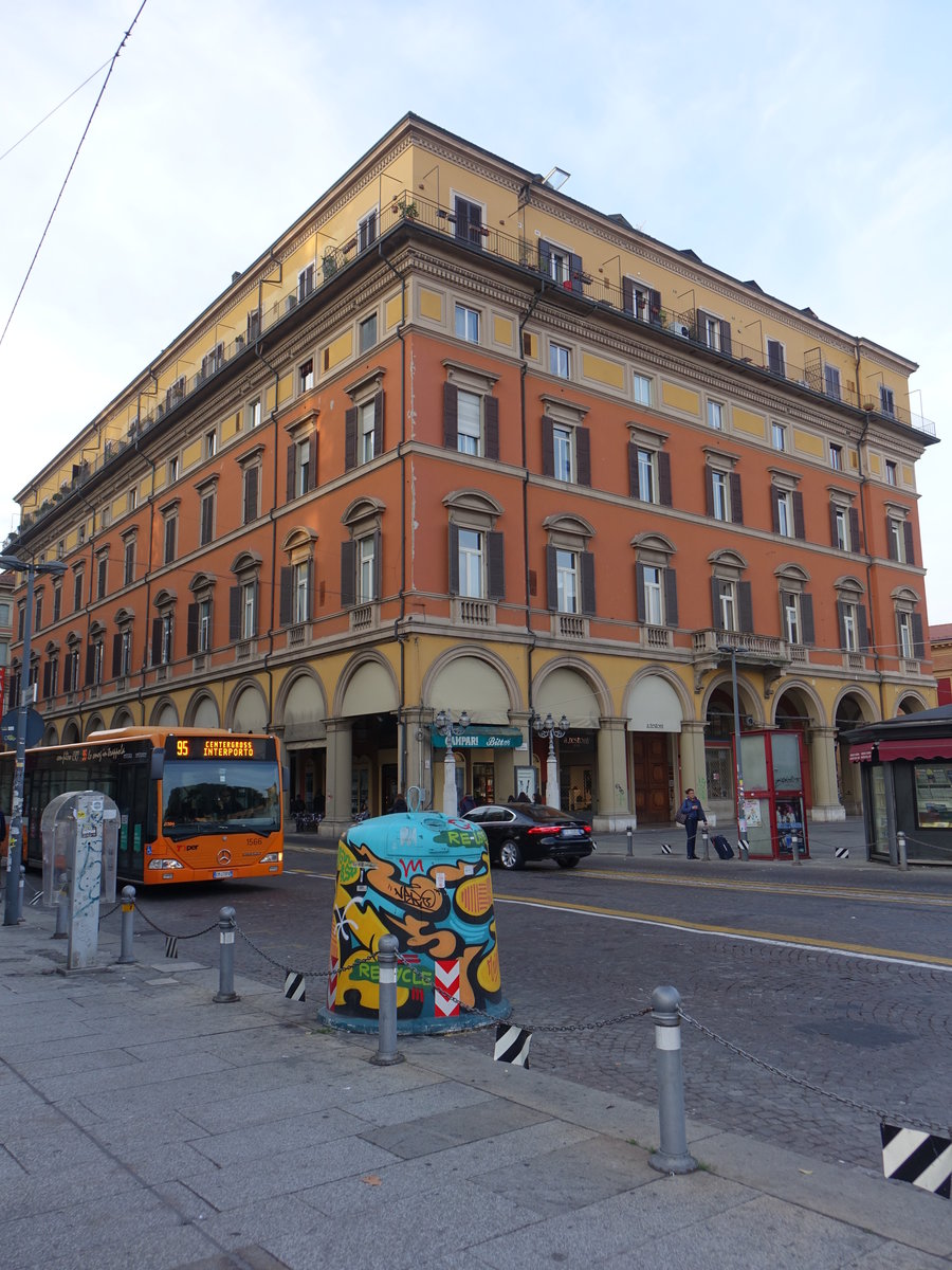 Bologna, Geschftshaus an der Via dell Indipendenza (31.10.2017)