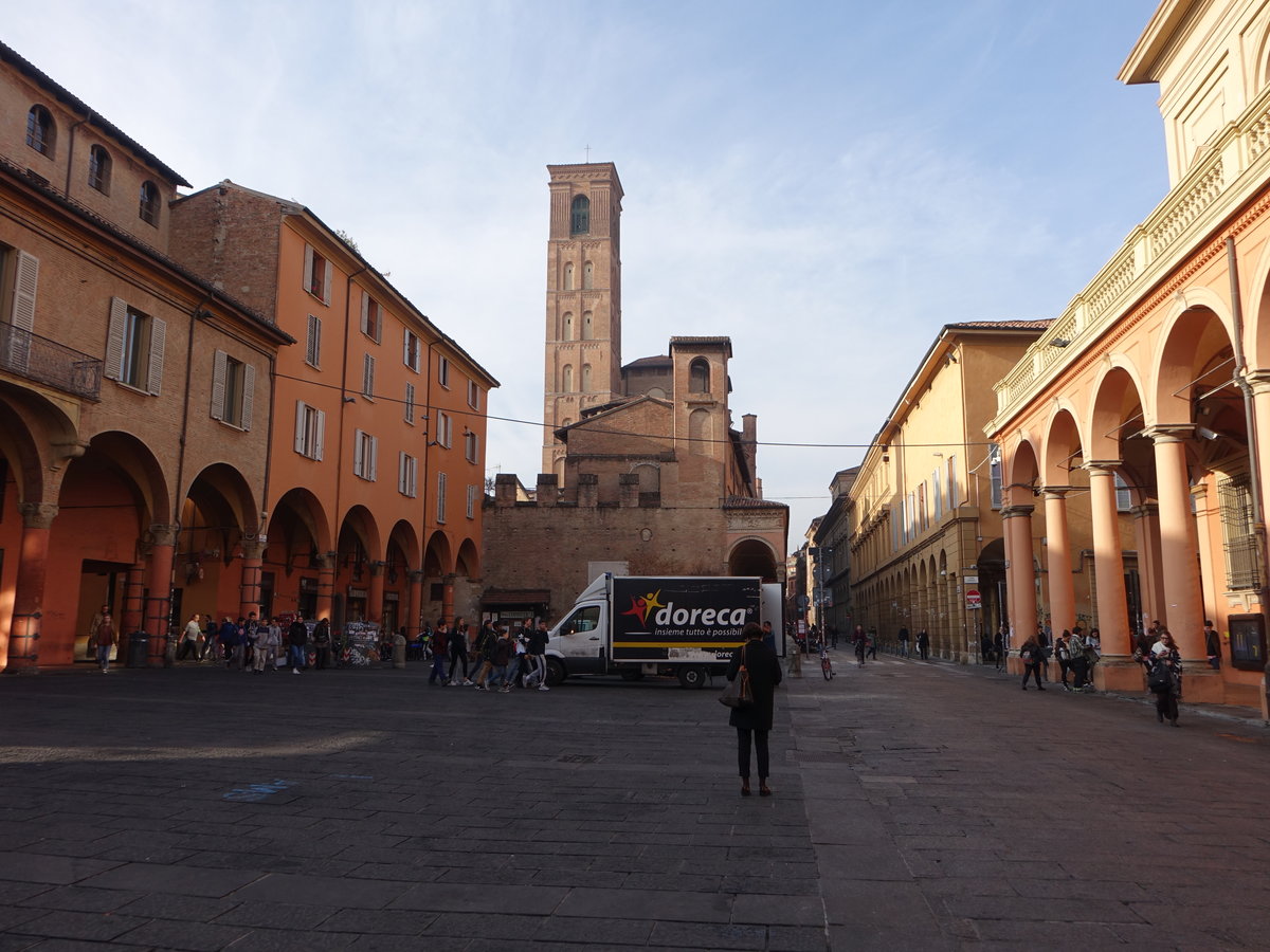 Bologna, Piazza Giuseppe Verde mit San Giacomo Kirche (31.10.2017)