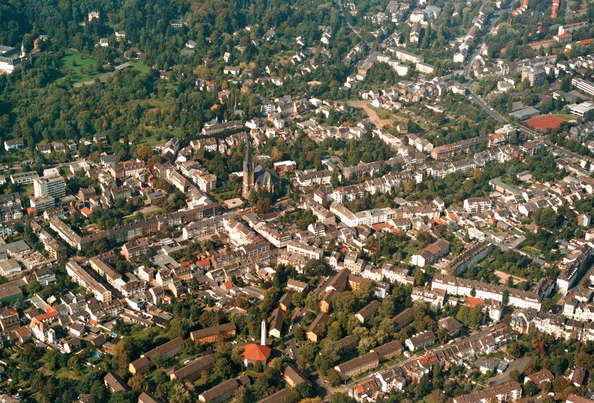 Bonn-Kessenich, St. Nikolaus Pfarrkirche, Hausdorffstrasse, Rheinweg, Burbacher Strae - Luftaufnahme von 1992
