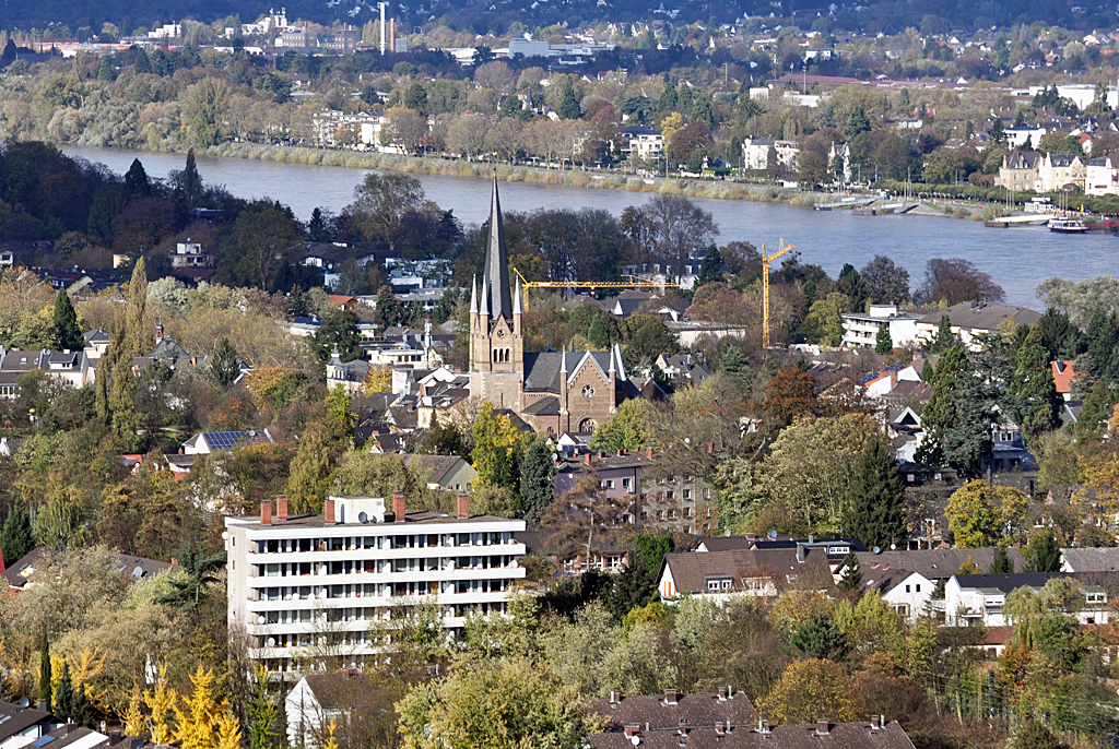 Bonn-Mehlem, mittendrin die St. Severin-Kirche - 30.10.2013
